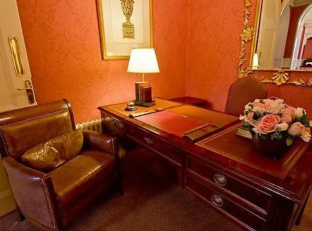 Ariel House Gasthuis 4*