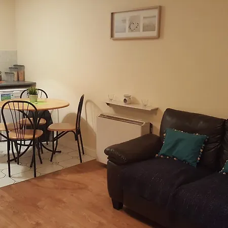 Swanward Court Apartment *