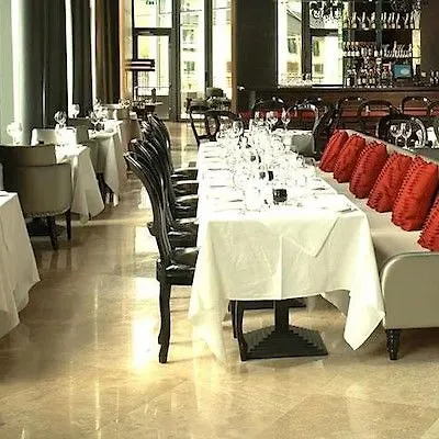 Hotel Paramount