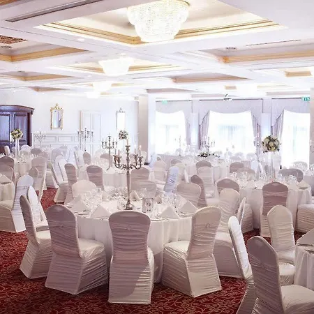 Red Cow Moran Отель 4*