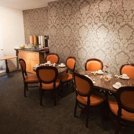 Amberley House By Thekeycollections Aparthotel 3*