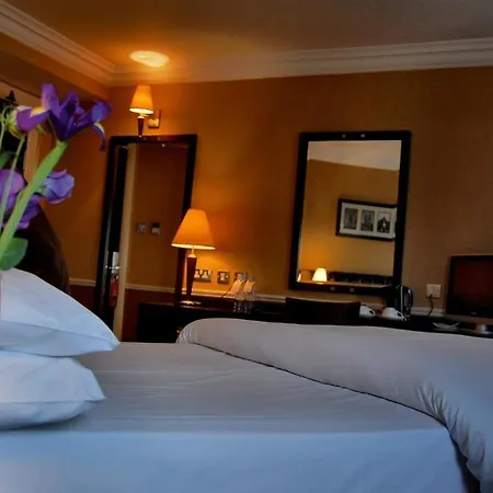 Paramount Hotel