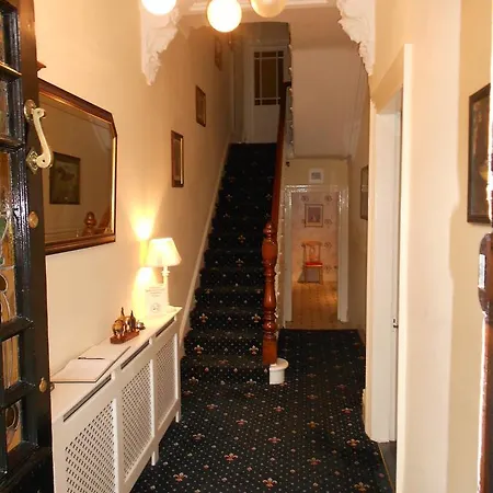 Nocleg ze śniadaniem Portland House *