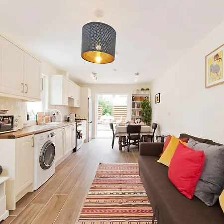 Charming Riverside - Minutes From * Dublín
