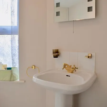 4 Bed Townhouse In *