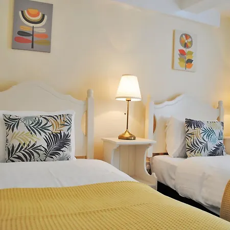Donnybrook Townhouse Apartment *