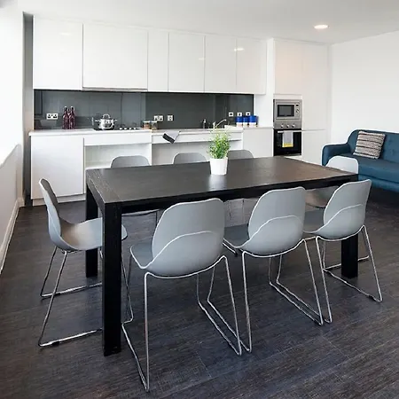 Destiny Student - Kavanagh Court Apartment *