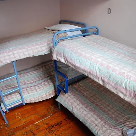 Avalon House Albergue *