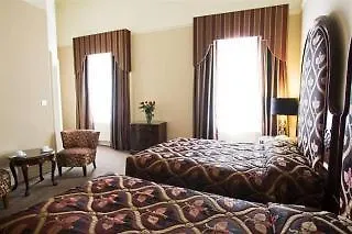 Ariel House 4*
