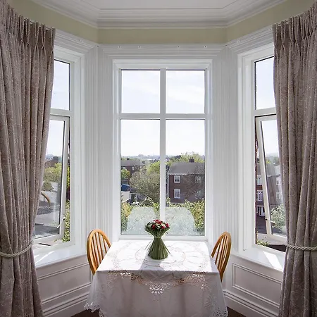 Glencourt Apartment *