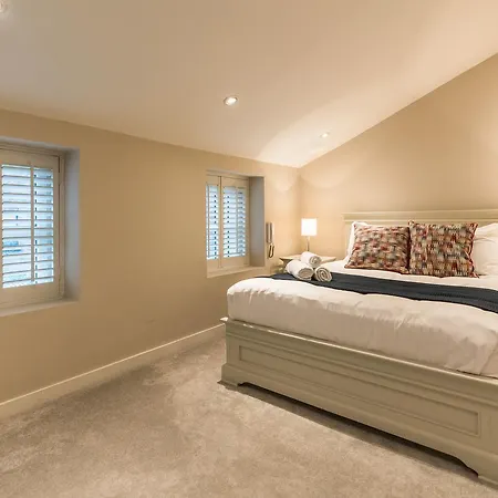The Pierce Brosnan - Hiphipstay Ferienhaus
