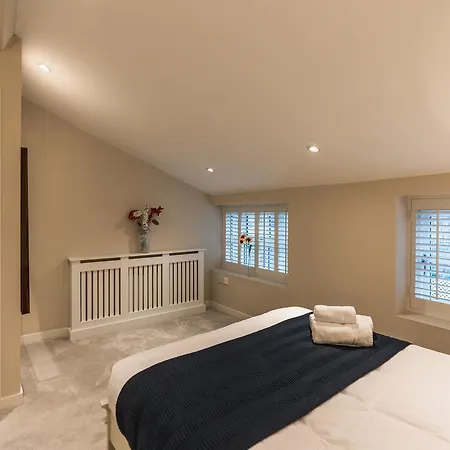 The Pierce Brosnan - Hiphipstay Ferienhaus *