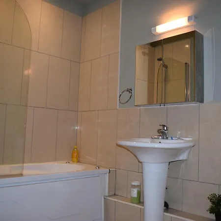 Apartment 1 Bedroom With Balcony In