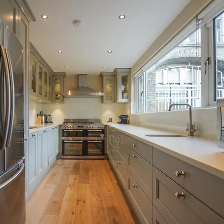 Ferienhaus The Pierce Brosnan - Hiphipstay Dublin