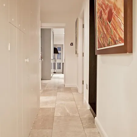 The Colin Farrell - Hiphipstay Apartamento *