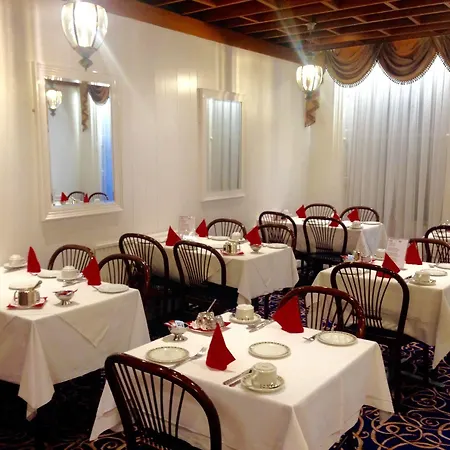 Dergvale Hotel