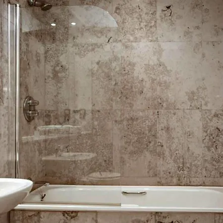 Amberley House By Thekeycollections Дублин