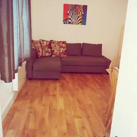 Charles Street 2 Apartment