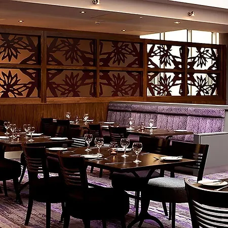 Hotel Leonardo Parnell Street 4*