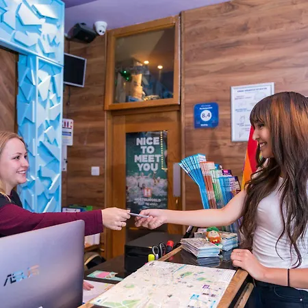 Hostel Sky Backpackers *