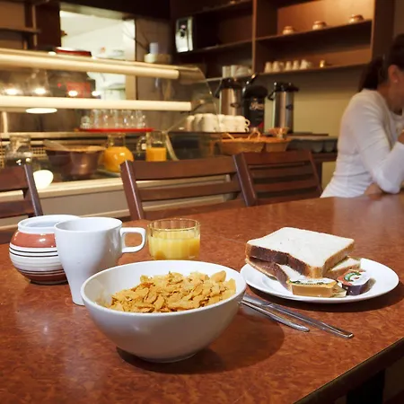 Isaacs بيت شباب