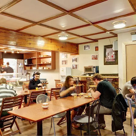 Isaacs بيت شباب *