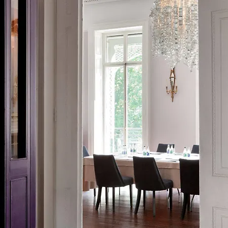 Townhouse On The Green Hotel 4*