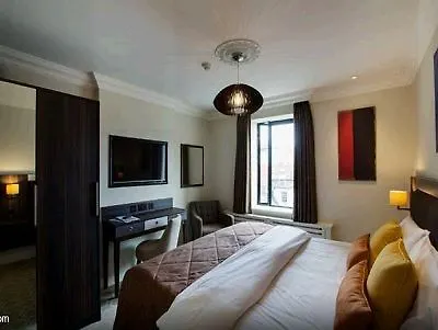 Otel 7, Centre