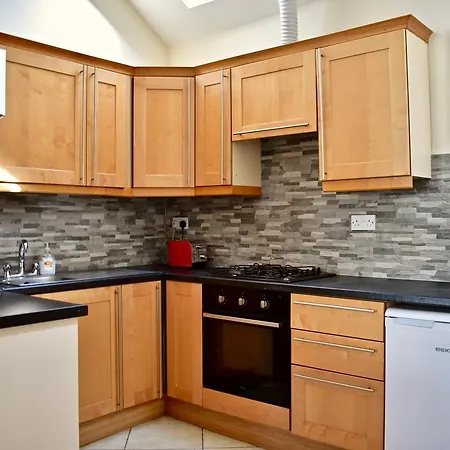 Cosy 2 Bedroom House In The Heart Of