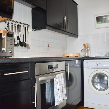 1 Bedroom Apartment *
