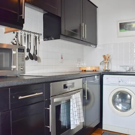 1 Bedroom Apartment *