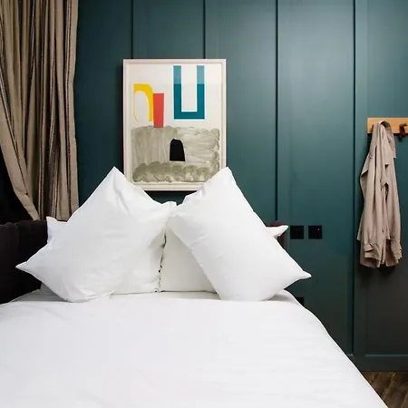The Devlin Otel