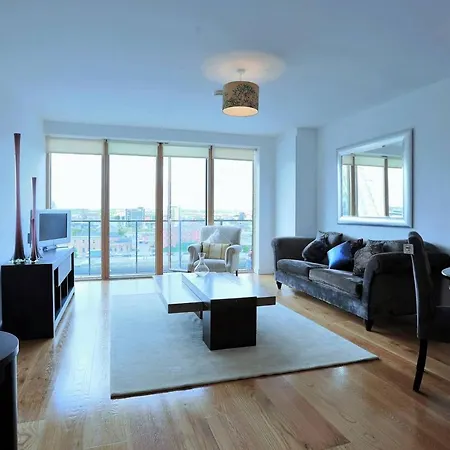 Best Location Luxury Penthouse Style Apt. Holiday home *