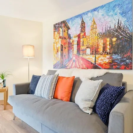 Broc House Aparthotel 4*