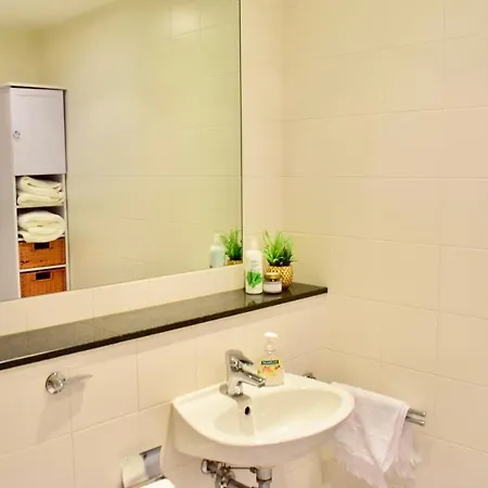 1 Bedroom Centre In