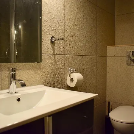 Spacious Centre Apartment *