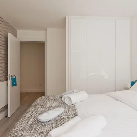 Apartment Sweet - Trinity Plaza *