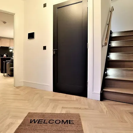 Brand New! Large & Luxurious Mews In 4! *