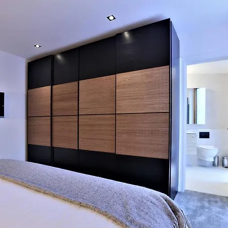 Brand New! Large & Luxurious Mews In 4! * Dublin