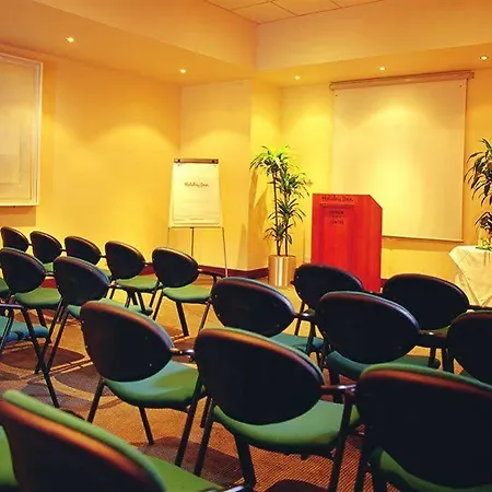 מלון Maldron Pearse Street City 4*