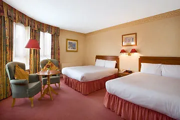 מלון Maldron Pearse Street City 4*