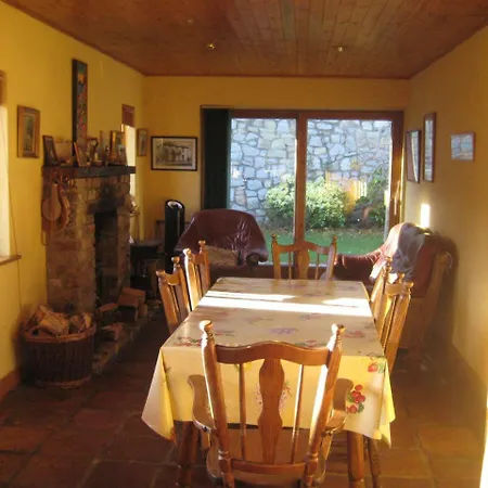 Large 5 Bedroom In Shankill South Holiday home *