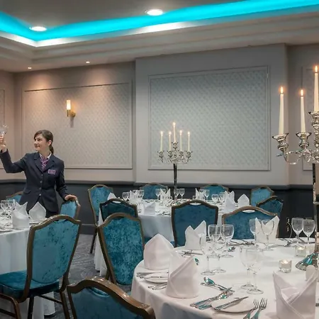 מלון Talbot Stillorgan 4*