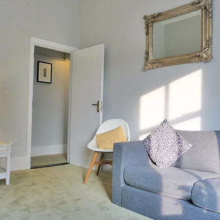 Donnybrook Townhouse Apartment *
