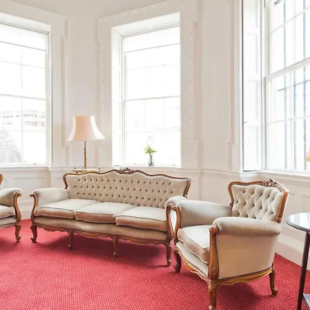 Henrietta Centre Apartment