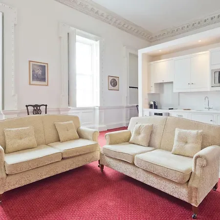 Henrietta Centre Apartment *