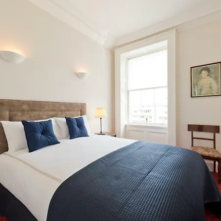 Henrietta Centre Apartment *