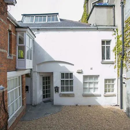 Ballsbridge Apartament *