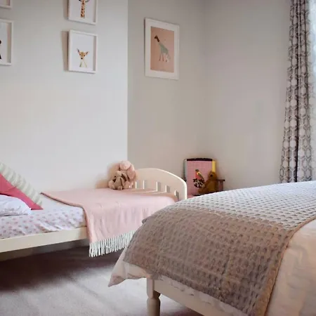 Chic And Contemporary Victorian Family *