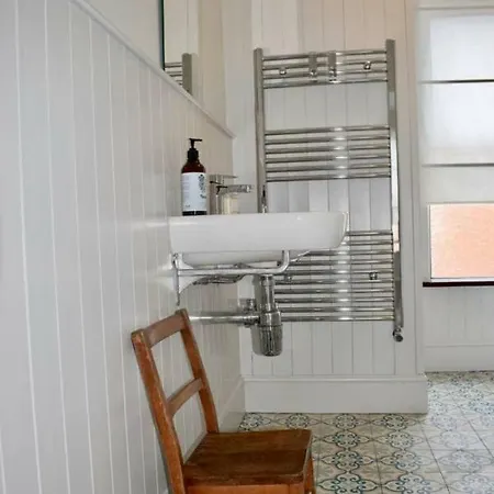 Chic And Contemporary Victorian Family